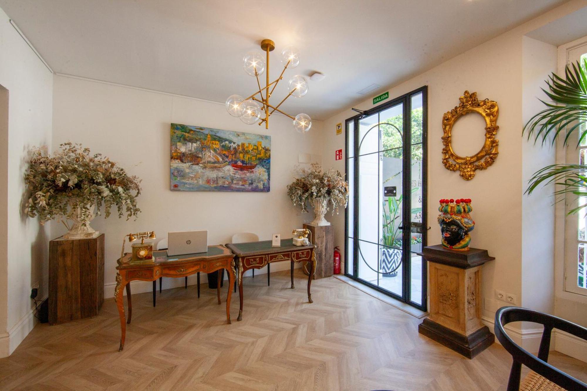 Pries Homes - Center Beach Malaga Bagian luar foto