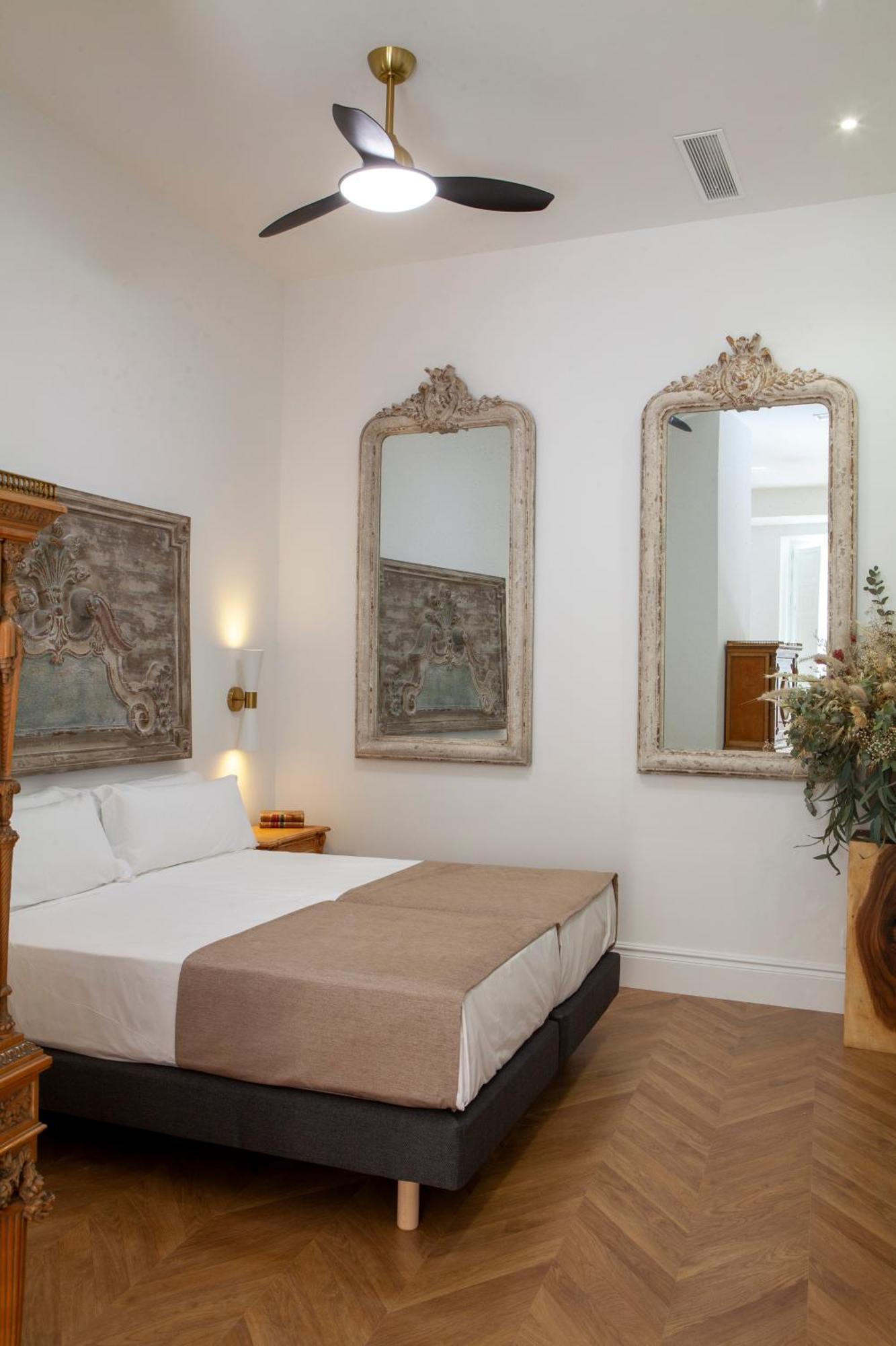 Pries Homes - Center Beach Malaga Bagian luar foto