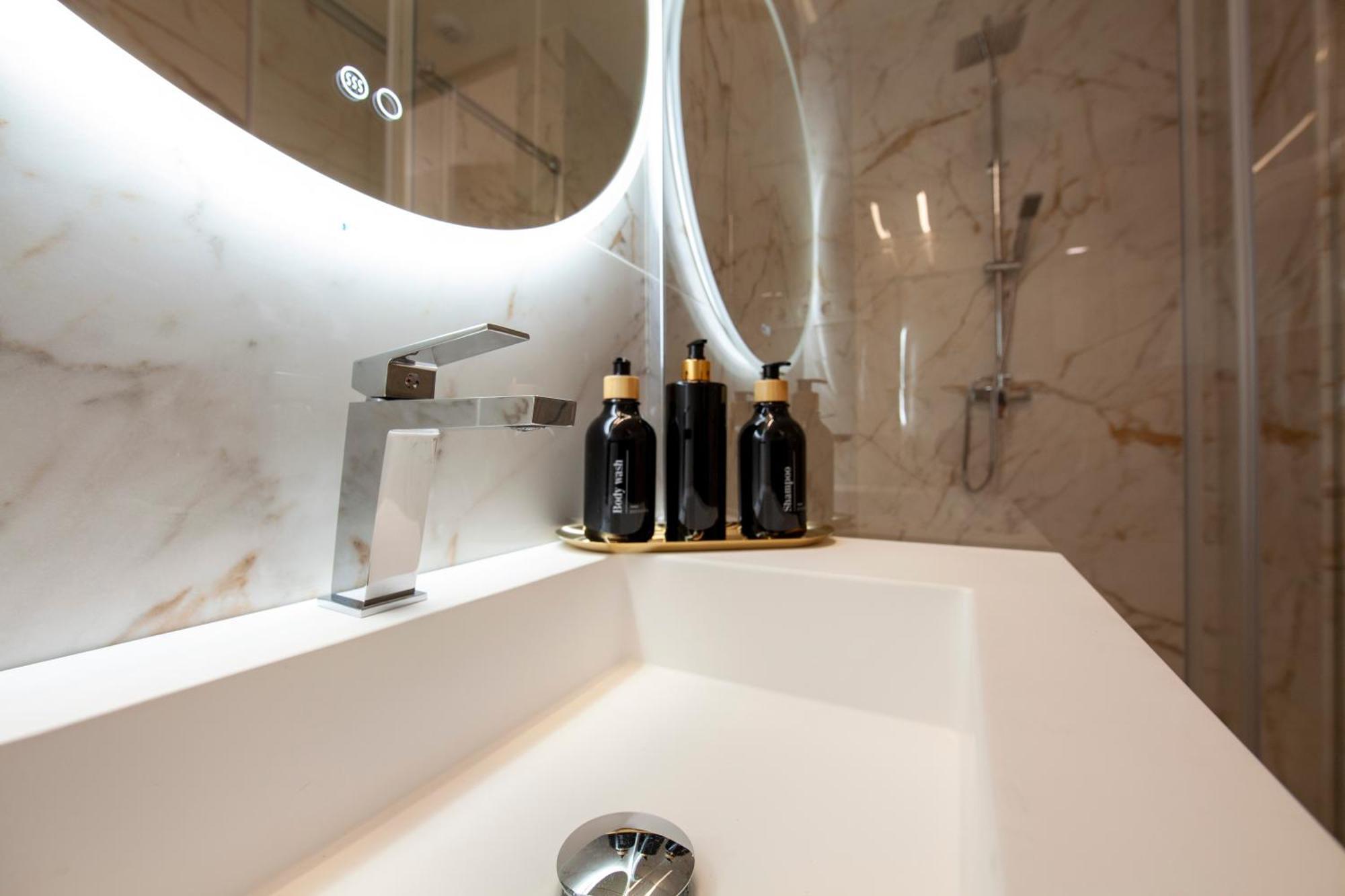 Pries Homes - Center Beach Malaga Bagian luar foto